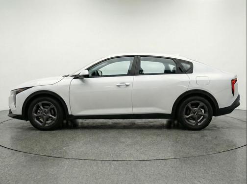 Snow White Pearl 2025 Kia K4 LXS