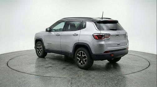 Silver Zynith Metallic Clearcoat 2025 Jeep Compass Trailhawk
