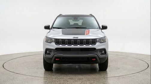 Silver Zynith Metallic Clearcoat 2025 Jeep Compass Trailhawk