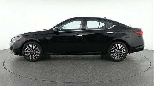 Super Black 2025 Nissan Altima SV FWD