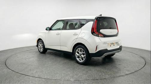 Snow White Pearl 2025 Kia Soul LX