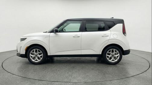 Snow White Pearl 2025 Kia Soul LX