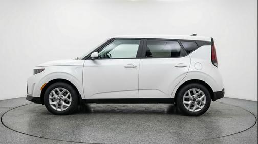Snow White Pearl 2025 Kia Soul LX