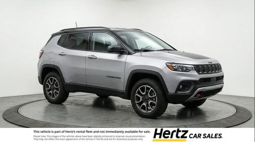 Silver Zynith Metallic Clearcoat 2025 Jeep Compass Trailhawk