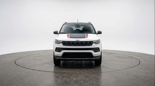 Bright White Clearcoat 2025 Jeep Compass Trailhawk