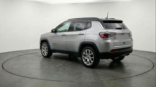 Silver Zynith Metallic Clearcoat 2025 Jeep Compass Limited