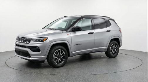 Silver Zynith Metallic Clearcoat 2025 Jeep Compass Trailhawk