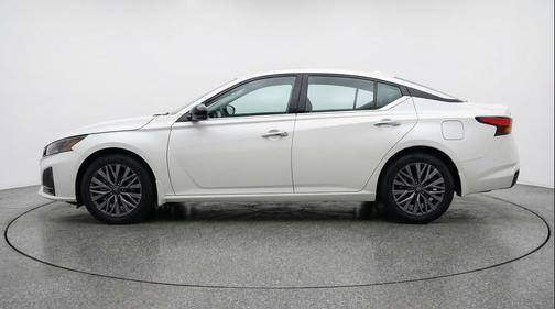 Glacier White 2025 Nissan Altima SV FWD