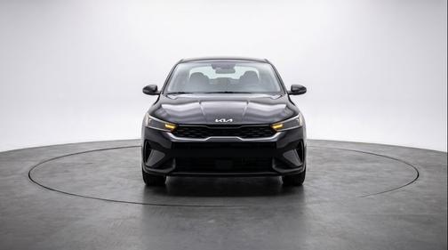 Aurora Black Pearl 2025 Kia K4 LXS