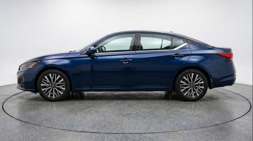 Super Black 2025 Nissan Altima SV FWD