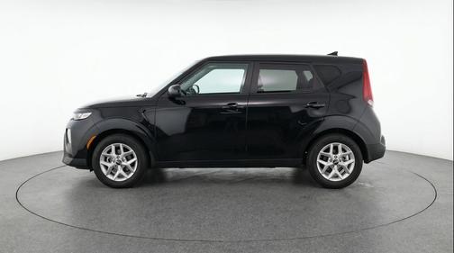 Fusion Black 2025 Kia Soul LX