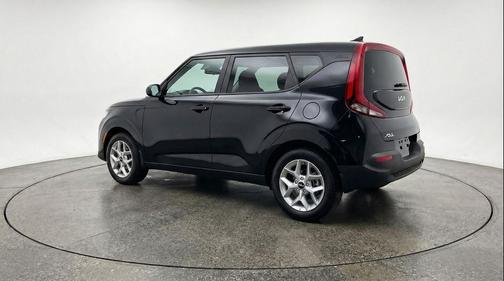 Fusion Black 2025 Kia Soul LX