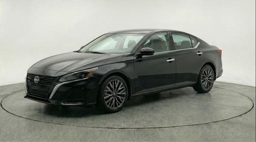 Super Black 2025 Nissan Altima SV FWD