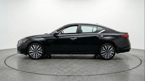 Super Black 2025 Nissan Altima SV FWD