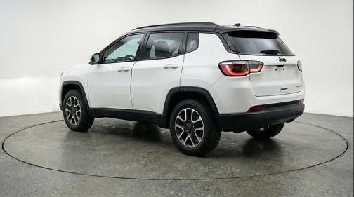 Bright White Clearcoat 2025 Jeep Compass Trailhawk