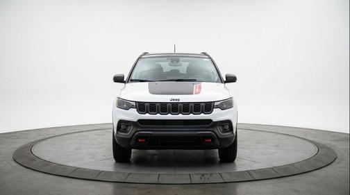 Bright White Clearcoat 2025 Jeep Compass Trailhawk