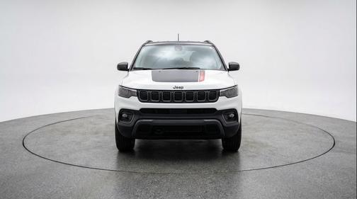 Bright White Clearcoat 2025 Jeep Compass Trailhawk