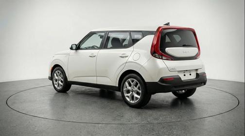 Snow White Pearl 2025 Kia Soul LX