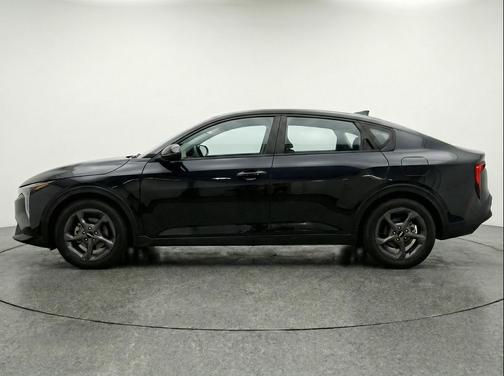 Aurora Black Pearl 2025 Kia K4 LXS