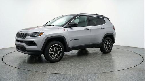 Silver Zynith Metallic Clearcoat 2025 Jeep Compass Trailhawk