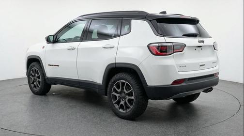 Bright White Clearcoat 2025 Jeep Compass Trailhawk