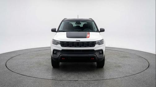 Bright White Clearcoat 2025 Jeep Compass Trailhawk