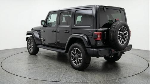 Black Clearcoat 2025 Jeep Wrangler 4-Door Sahara 4x4