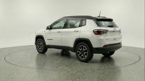 Bright White Clearcoat 2025 Jeep Compass Trailhawk