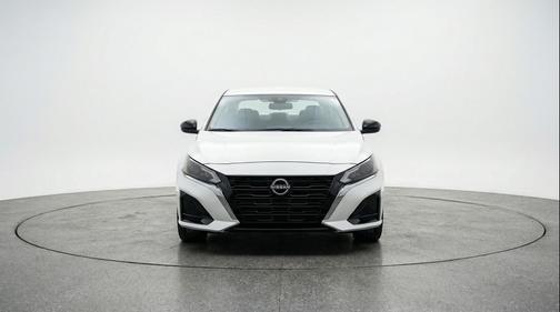 Glacier White 2025 Nissan Altima SV FWD
