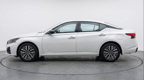 Glacier White 2025 Nissan Altima SV FWD