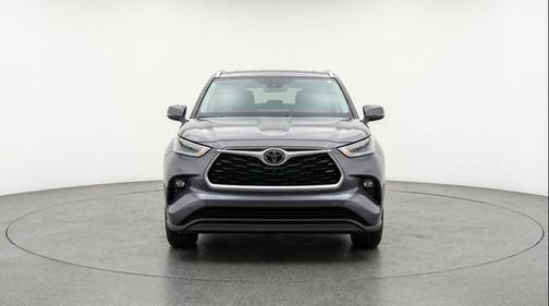 Magnetic Gray Metallic 2025 Toyota Highlander LE