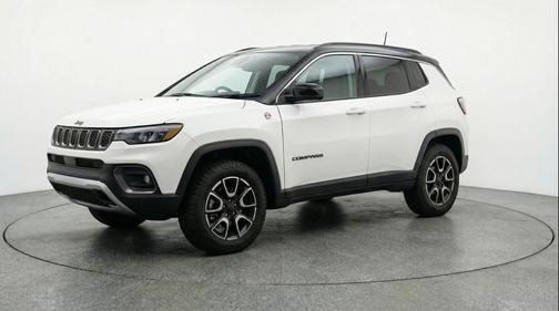 Bright White Clearcoat 2025 Jeep Compass Trailhawk