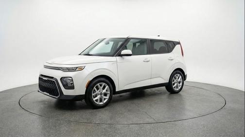 Snow White Pearl 2025 Kia Soul LX