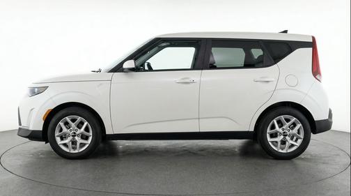 Snow White Pearl 2025 Kia Soul LX