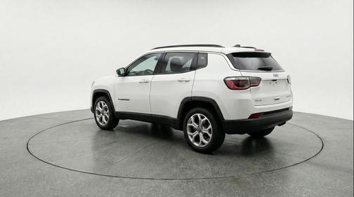 Bright White Clearcoat 2025 Jeep Compass Latitude