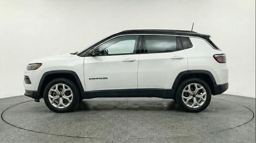 Bright White Clearcoat 2025 Jeep Compass Latitude