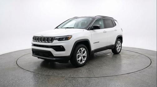 Bright White Clearcoat 2025 Jeep Compass Latitude