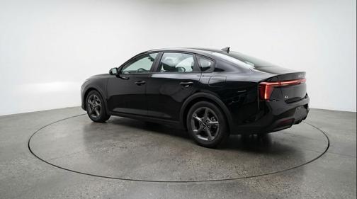 Aurora Black Pearl 2025 Kia K4 LXS
