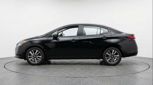 Super Black 2025 Nissan Versa 1.6 SV