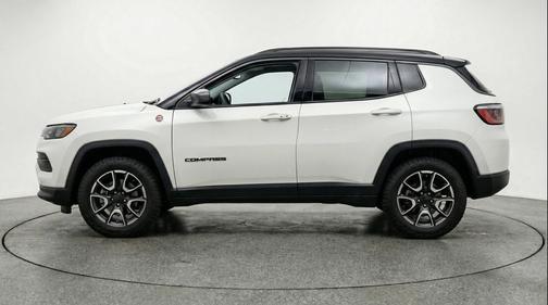 Bright White Clearcoat 2025 Jeep Compass Trailhawk