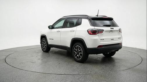 Bright White Clearcoat 2025 Jeep Compass Trailhawk
