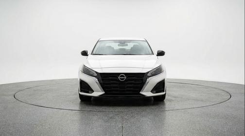 Glacier White 2025 Nissan Altima SV FWD