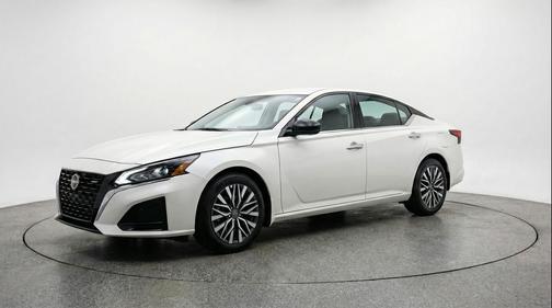 Glacier White 2025 Nissan Altima SV FWD