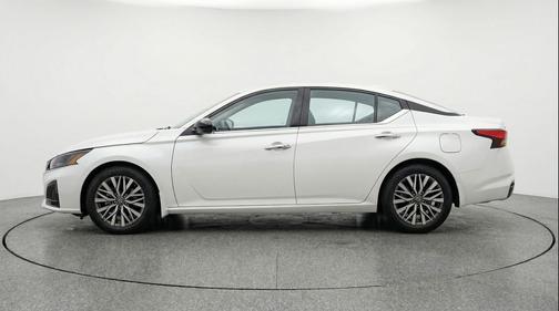 Glacier White 2025 Nissan Altima SV FWD