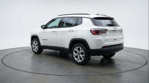 Bright White Clearcoat 2025 Jeep Compass Latitude
