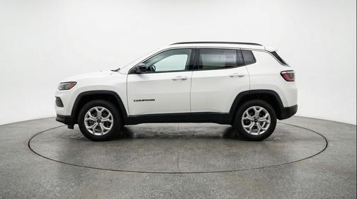 Bright White Clearcoat 2025 Jeep Compass Latitude