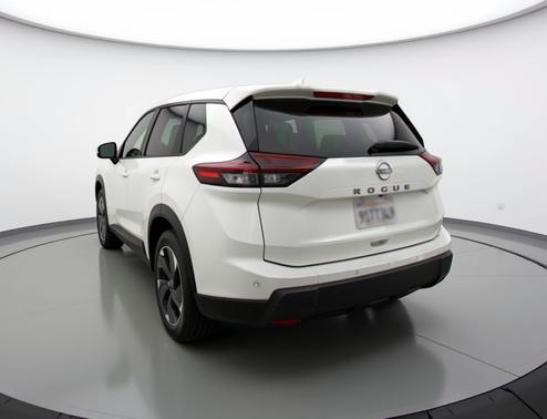 Everest White Pearl Tricoat 2025 Nissan Rogue SV