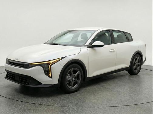 Snow White Pearl 2025 Kia K4 LXS