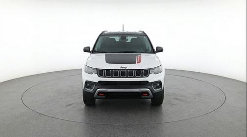 Bright White Clearcoat 2025 Jeep Compass Trailhawk