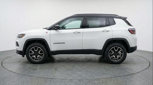 Bright White Clearcoat 2025 Jeep Compass Trailhawk